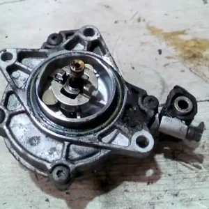 AUDI A8 94.06-02.12 Vákuumpumpa bontott alkatrész Vásárlói kedvenc