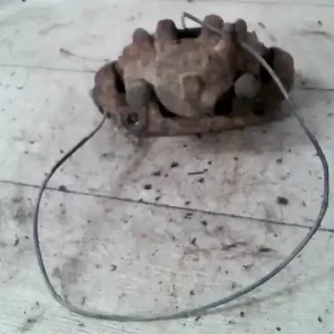 Outlet BMW E36 89-00 Bal első féknyereg munkahengerrel 1.6 b, kombi bontott alkatrész