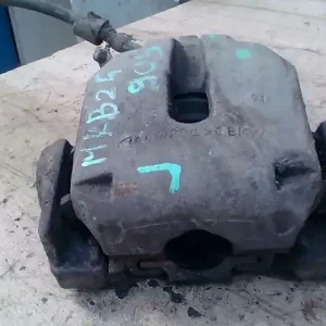 Olcsó BMW E39 95-03 Jobb első féknyereg munkahengerrel 2,0i bontott alkatrész