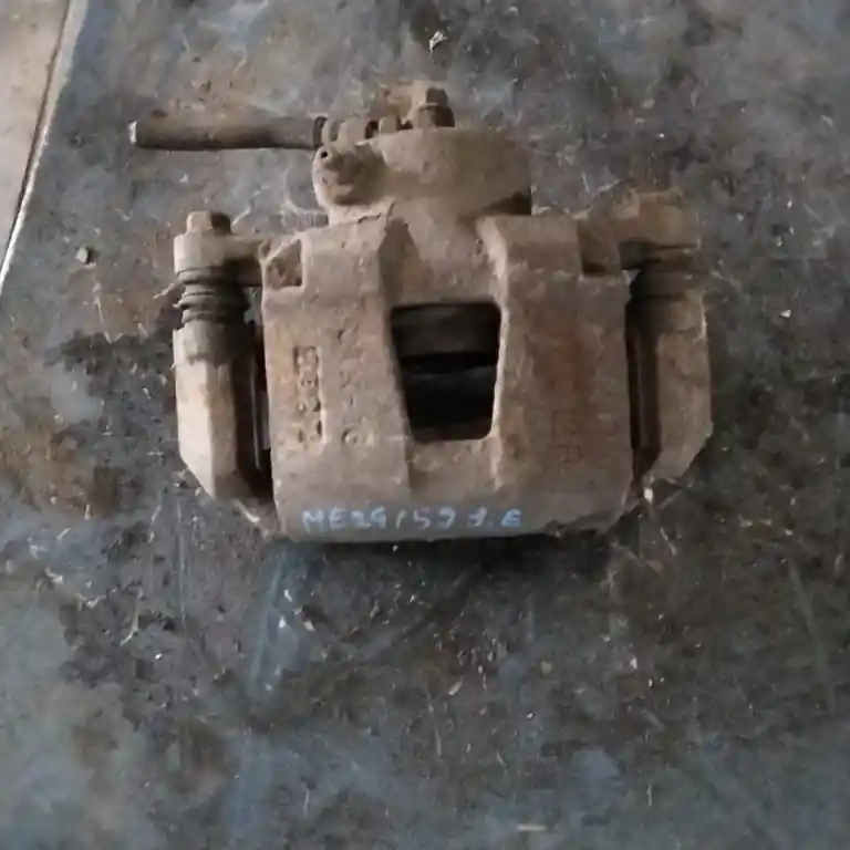 CHEVROLET LACETTI Jobb első féknyereg munkahengerrel 2.0 d bontott alkatrész Biztonságos fizetés