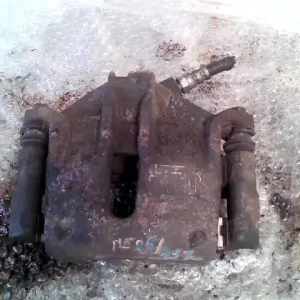 CITROEN BERLINGO 02-08 Bal első féknyereg munkahengerrel 1.4 b bontott alkatrész Nézd meg most