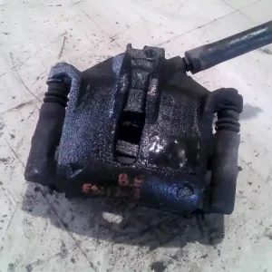 Olcsó CITROEN C4 2008.10.01-2010.09.30 Bal első féknyereg munkahengerrel 1.6d bontott alkatrész