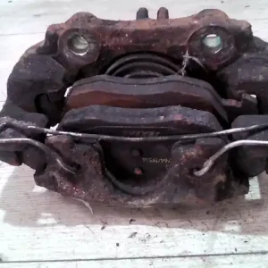 Olcsóbb CITROEN XSARA 97.11-00.10 Jobb első féknyereg munkahengerrel bontott alkatrész