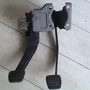 Korlátozott ajánlat DACIA LOGAN MCV 04.11-0812 Pedálsor fék és kuplungpedál bontott alkatrész