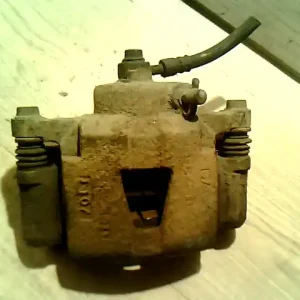 Exkluzív ajánlat DAEWOO LANOS 01- Bal első féknyereg munkahengerrel 1.3 ibontott alkatrész