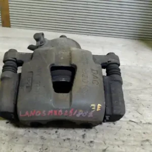 Vedd meg most DAEWOO LANOS 01- Jobb első féknyereg munkahengerrel bontott alkatrész