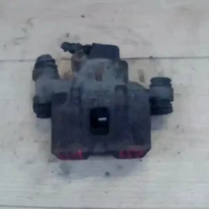 Rendeld meg most DAIHATSU CHARADE -92 Jobb első féknyereg munkahengerrel 1.0td bontott alkatrész