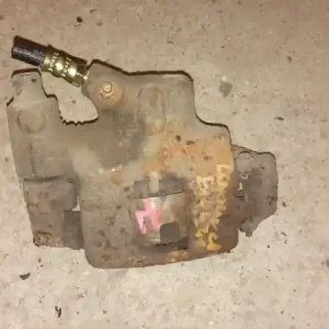 Ne maradj le FIAT CINQUECENTO Jobb első féknyereg munkahengerrel bontott alkatrész