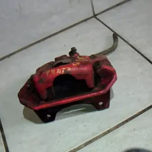 Kiárusítás FIAT PUNTO I. Bal első féknyereg munkahengerrel bontott alkatrész