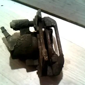 Biztonságos vásárlás FIAT PUNTO III. Jobb első féknyereg munkahengerrel 1.2 ibontott alkatrész