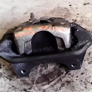 Végkiárusítás FIAT PUNTO III. Jobb első féknyereg munkahengerrel nem hűtött tárcsához bontott alkatrész