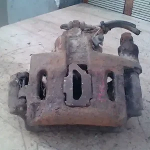 Akció FIAT SCUDO 95-03 Bal első féknyereg munkahengerrel 2.0d bontott alkatrész