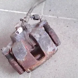 Újdonság FIAT STILO 01.09-06.12 Bal első féknyereg munkahengerrel bontott alkatrész