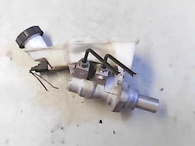 Különleges ajánlat FORD FIESTA 02-05 Főfékhenger bontott alkatrész