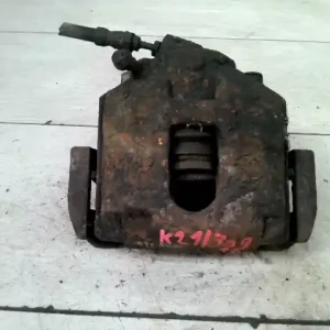 Azonnal elérhető FORD FIESTA 02-05 Jobb első féknyereg munkahengerrel 1.3i bontott alkatrész