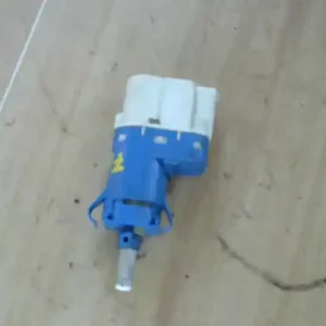 Alacsony ár FORD FIESTA 05-08 Féklámpa pedál kapcsoló bontott alkatrész