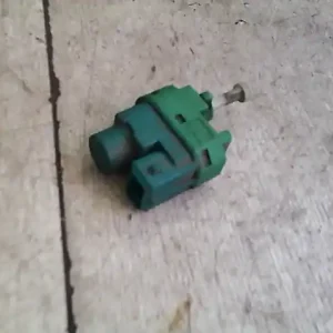 FORD FIESTA 05-08 Féklámpa pedál kapcsoló bontott alkatrész Végkiárusítás