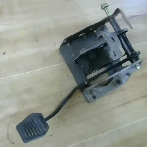 Kedvezményes ár FORD FIESTA 05-08 Fékpedál bontott alkatrész