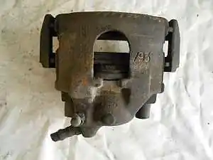 FORD Fiesta Courier -96 Bal első féknyereg munkahengerrel bontott alkatrész Árengedmény