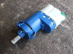 FORD FOCUS 04- Féklámpa pedál kapcsoló bontott alkatrész Kiárusítás