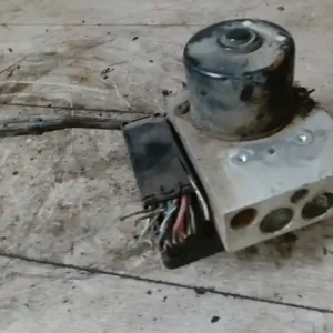 Outlet FORD FOCUS 98-04 Abs kockabontott alkatrész