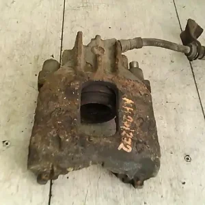 Ingyenes szállítás FORD FOCUS 98-04 Bal első féknyereg munkahengerrel 1.4i bontott alkatrész