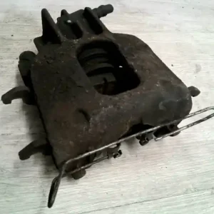 Olcsó FORD FOCUS 98-04 Bal első féknyereg munkahengerrel 1.8i bontott alkatrész