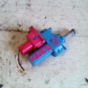 FORD FOCUS 98-04 Féklámpa pedál kapcsoló bontott alkatrész Rendeld meg most