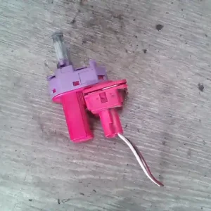 FORD FOCUS 98-04 Féklámpa pedál kapcsoló bontott alkatrész Legjobb ár