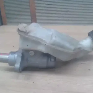 FORD FUSION 05.10.01- Főfékhenger tartállyal,1.4i bontott alkatrész Kedvezményes ár