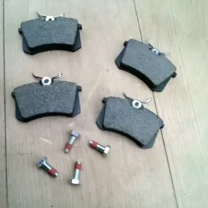 Ingyenes szállítás FORD GALAXY 95.08-00.09 Első pár fékbetét 2.0i bontott alkatrész