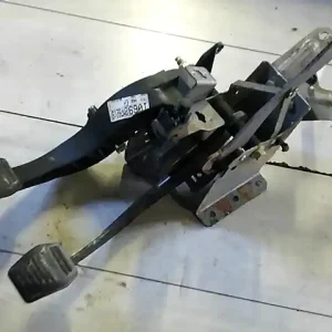 Olcsóbb FORD MONDEO 01-07 Pedálsor fék és kuplungpedál bontott alkatrész