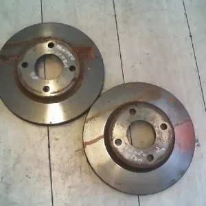 FORD MONDEO 96-00 Első pár féktárcsa 1.8i bontott alkatrész Nézd meg most