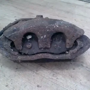 FORD TRANSIT 91-94 Bal első féknyereg munkahengerrel 2,5d bontott alkatrész Exkluzív ajánlat