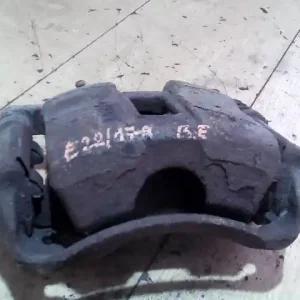 Olcsóbb HONDA Stream 2000.10.01-2006.12.31 Bal első féknyereg munkahengerrel 1.7i bontott alkatrész