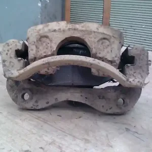 Különleges ajánlat HYUNDAI GALLOPER Bal első féknyereg munkahengerrel 2,5d bontott alkatrész