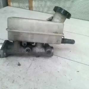 Biztonságos fizetés HYUNDAI H1 Főfékhenger tartállyal,2.5td bontott alkatrész