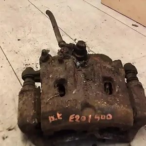 HYUNDAI H1 Bal első féknyereg munkahengerrel 2.5d bontott alkatrész Prémium