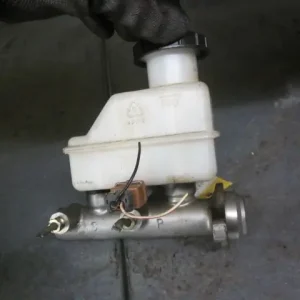 Kedvezményes ár HYUNDAI LANTRA 96- Főfékhenger bontott alkatrész