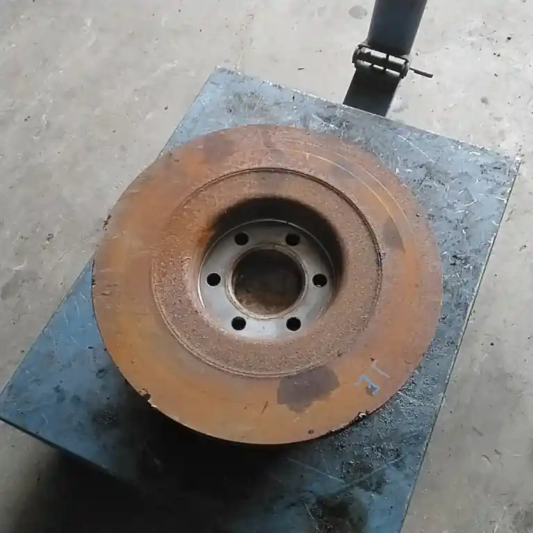 IVECO DAILY 00-06 Első féktárcsa 3.0 d, busz kivitel bontott alkatrész Alacsony ár