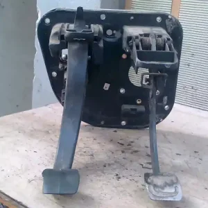 IVECO Daily 2000-2006 35C13 Pedálsor fék és kuplungpedál bontott alkatrész Biztonságos fizetés