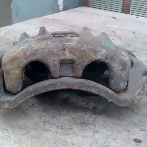 Ingyenes szállítás IVECO DAILY 96-99 Jobb hátsó féknyereg munkahengerrel 2,8d platós bontott alkatrész