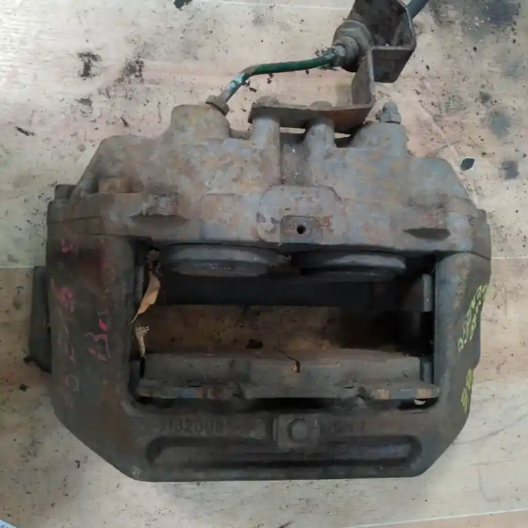 Akciós ár IVECO EUROCARGO 75E14 Bal első féknyereg munkahengerrel bontott alkatrész