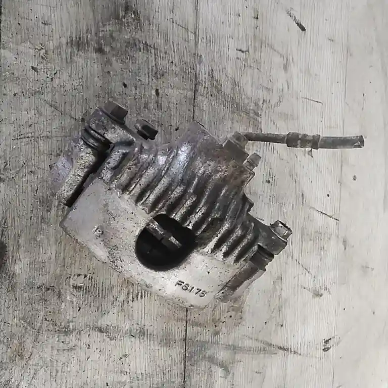 KIA Sportage 1998.04.01-2004.08.24 Jobb első féknyereg munkahengerrel 2.0 d bontott alkatrész Legkelendőbb