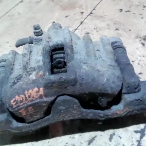 LANDROVER FREELANDER 98-04 Jobb első féknyereg munkahengerrel 1.8i bontott alkatrész Szezonális akció