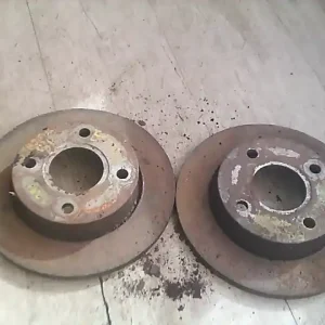 MAZDA 121 96- Első pár féktárcsa bontott alkatrész Utolsó esély