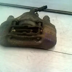 MAZDA 121 90.12.01-96.02.28 Bal első féknyereg munkahengerrel bontott alkatrész Ajánlat