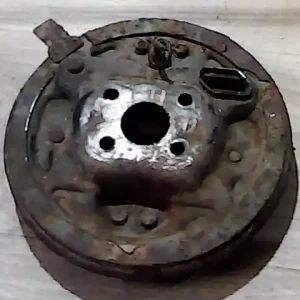 Csak ma MAZDA 121 90.12.01-96.02.28 Bal hátsó fék alaplapbontott alkatrész