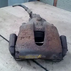 Csak ma MAZDA 3 03.10-06.06 Jobb első féknyereg munkahengerrel 1,6 i bontott alkatrész