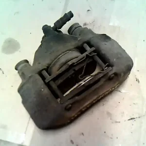 MAZDA 323 94-98 Bal első féknyereg munkahengerrel bontott alkatrész Újdonság